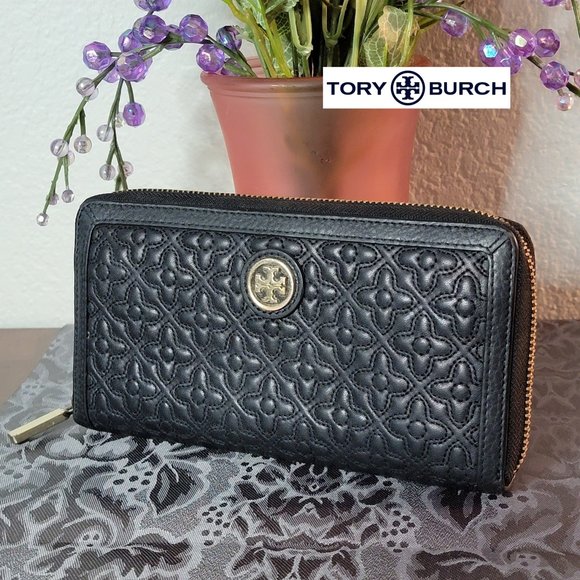 Tory Burch Handbags - Tory Burch Bryant Zip Continental Wallet